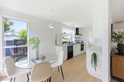 Photo of property in 5 Lisa Rise, Half Moon Bay, Auckland, 2012
