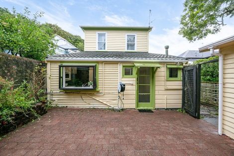 Photo of property in 25 Newman Terrace, Thorndon, Wellington, 6011