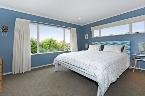 Photo of property in 9 James Nairn Grove, Riverstone Terraces, Upper Hutt, 5018