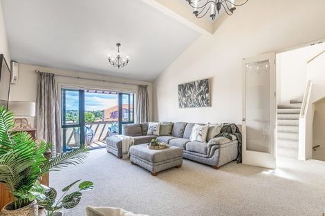 Photo of property in 9/8 Tobago Place, Sunnynook, Auckland, 0620