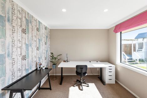 Photo of property in 7 Medallion Court, Kelvin Grove, Palmerston North, 4414