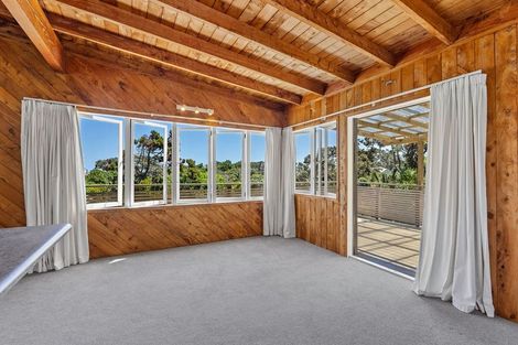 Photo of property in 352 Motutara Road, Muriwai, 0881