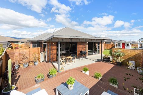 Photo of property in 7 Medallion Court, Kelvin Grove, Palmerston North, 4414