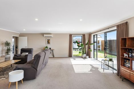 Photo of property in 7 Medallion Court, Kelvin Grove, Palmerston North, 4414