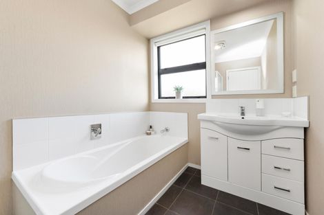 Photo of property in 7 Medallion Court, Kelvin Grove, Palmerston North, 4414