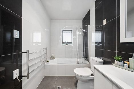 Photo of property in 3 Mckean Avenue, Manurewa, Auckland, 2102