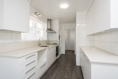 Photo of property in 52 Cockayne Crescent, Sunnynook, Auckland, 0620