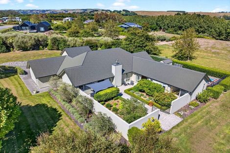 Photo of property in 10 Fairway Drive, Martinborough, 5711
