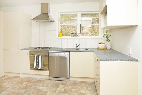 Photo of property in 104 Ruskin Road, Newlands, Wellington, 6037