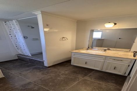 Photo of property in 239a Golf Road, Titirangi, Auckland, 0604