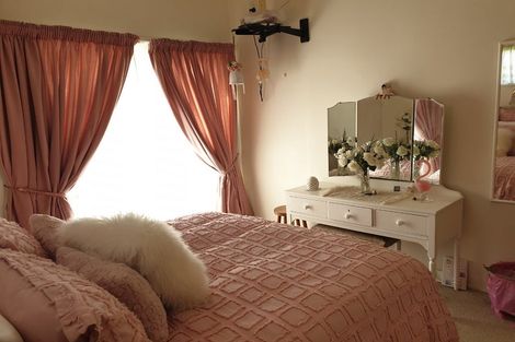 Photo of property in 18 Dunraven Place, Torbay, Auckland, 0630