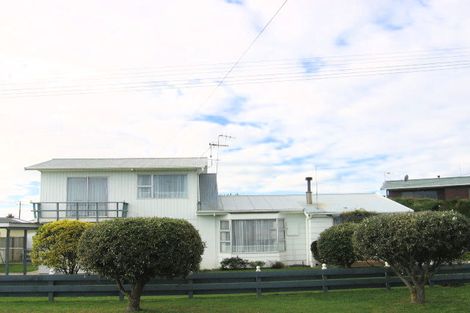 Photo of property in 37 Shortt Street, Foxton Beach, Foxton, 4815