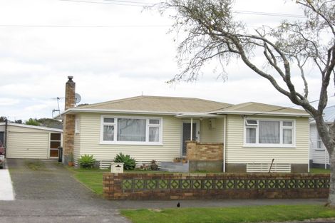 Photo of property in 14 Turakina Street, Merrilands, New Plymouth, 4312