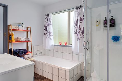 Photo of property in 16 Dudley Road, Lyttelton, 8082