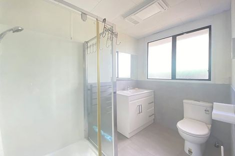 Photo of property in 1/22 Devonshire Road, Unsworth Heights, Auckland, 0632