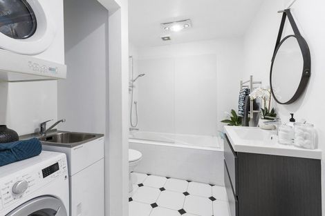 Photo of property in 16 Lawson Place, Mount Victoria, Wellington, 6011