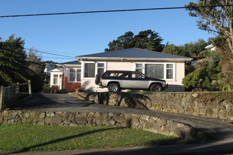 Photo of property in 19 Lyndfield Lane, Newlands, Wellington, 6037