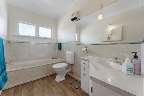 Photo of property in 5 Price Street, Westown, New Plymouth, 4310