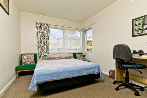 Photo of property in 6 San Pedro Place, Henderson, Auckland, 0612