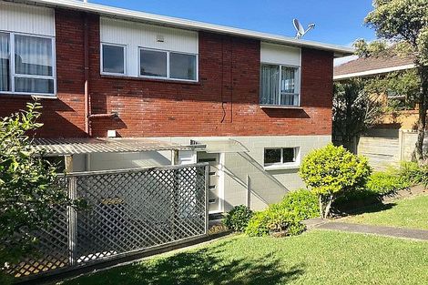 Photo of property in 1/1 Kaihu Street, Northcote, Auckland, 0627