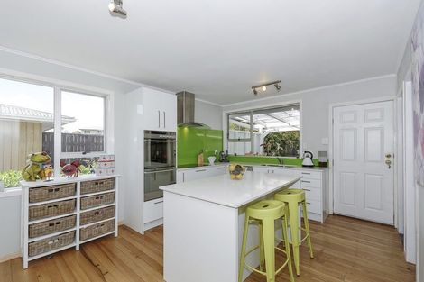 Photo of property in 27 Lowtherhurst Road, Massey, Auckland, 0614