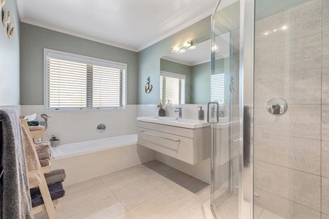 Photo of property in 2 Saratoga Court, Papamoa Beach, Papamoa, 3118