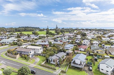 Photo of property in 3 Erica Place, Bell Block, New Plymouth, 4312