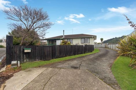 Photo of property in 15 Matthew Place, Kawaha Point, Rotorua, 3010