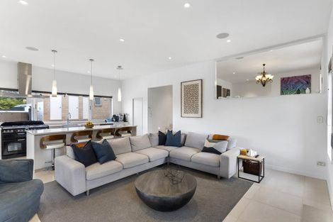 Photo of property in 194 Greenhithe Road, Greenhithe, Auckland, 0632