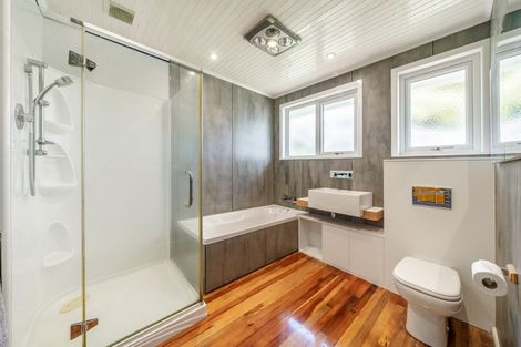 Photo of property in 35 Poto Road, Normandale, Lower Hutt, 5010