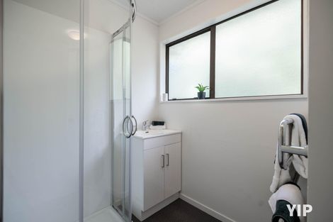 Photo of property in 27a Fernhaven Grove, Newlands, Wellington, 6037