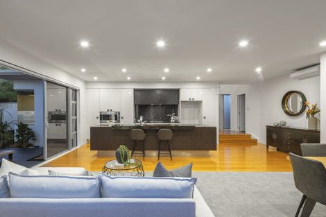 Photo of property in 10a Waterloo Road, Milford, Auckland, 0620