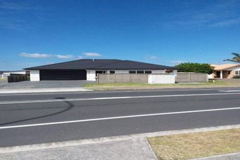 Photo of property in 330 Grenada Street, Papamoa Beach, Papamoa, 3118