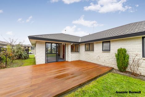 Photo of property in 20 Aspen Way, Kelvin Grove, Palmerston North, 4414