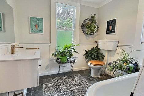 Photo of property in 37 Milton Road, Bluff Hill, Napier, 4110