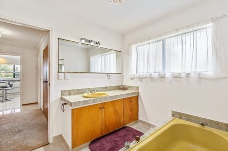 Photo of property in 10 Cyclades Place, Shelly Park, Auckland, 2014