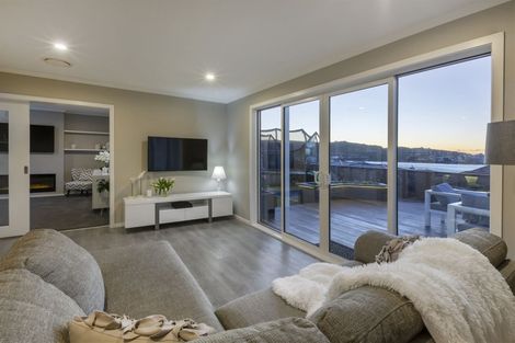 Photo of property in 7 Margaret Shields Avenue, Aotea, Porirua, 5024