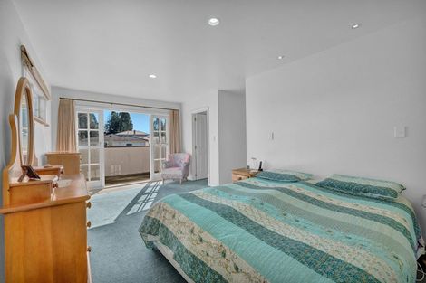 Photo of property in 66 Yeovil Road, Te Atatu Peninsula, Auckland, 0610