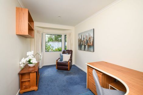 Photo of property in 16 Cloake Way, Palmerston North, 4414