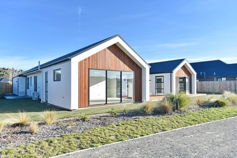 Photo of property in 17 Angus Place, Rangiora, 7400