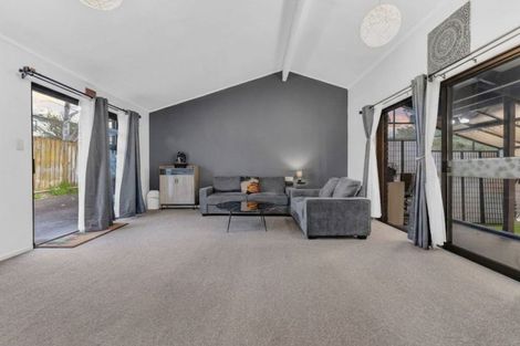 Photo of property in 3/21 Northall Road, New Lynn, Auckland, 0600