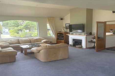 Photo of property in 19 George Gee Drive, Korokoro, Lower Hutt, 5012