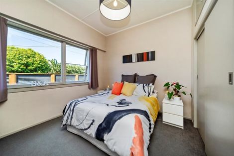 Photo of property in 37 Burns Street, Hawera, 4610