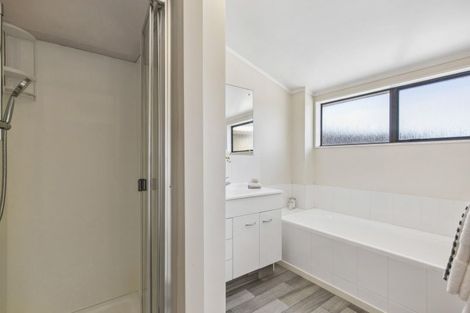 Photo of property in 2/29a Parkvale Road, Karori, Wellington, 6012