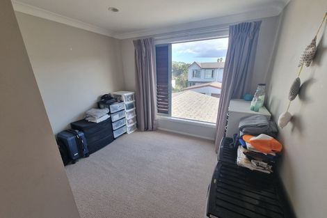 Photo of property in 9b Clearwater Cove, West Harbour, Auckland, 0618