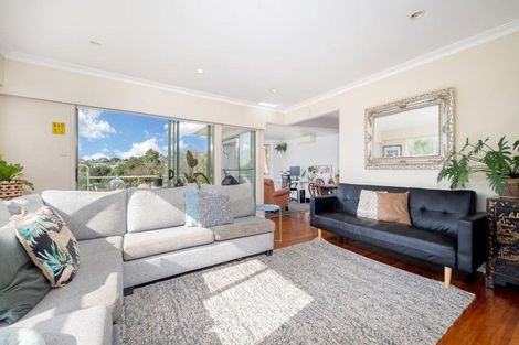 Photo of property in 30 Kiteroa Terrace, Rothesay Bay, Auckland, 0630