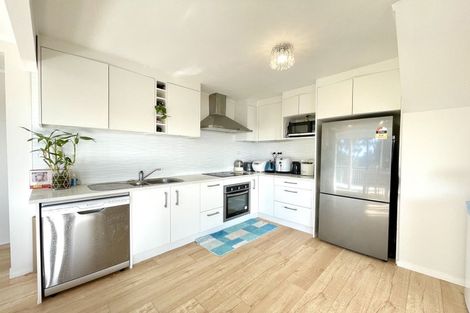 Photo of property in 3 Carl Place, Unsworth Heights, Auckland, 0632