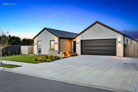 Photo of property in 12 Oakville Close, Rangiora, 7400