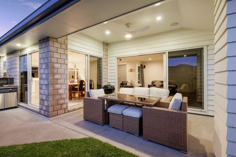 Photo of property in 7 Hoiho Place, Papamoa, 3118