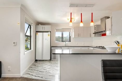 Photo of property in 18 Jamaica Place, Blockhouse Bay, Auckland, 0600